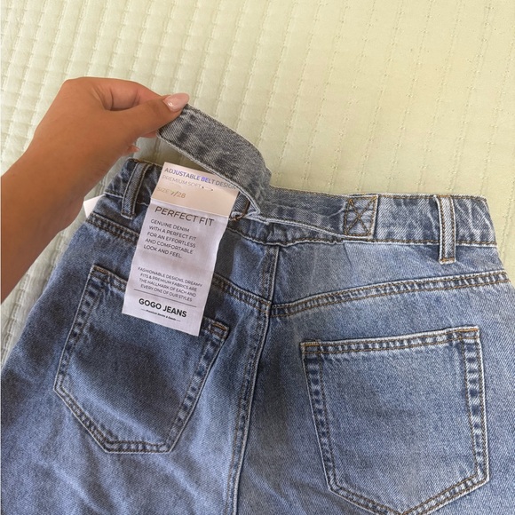 Good American Blue Jean Shorts Classic Mid-Thigh - Picture 3 of 4